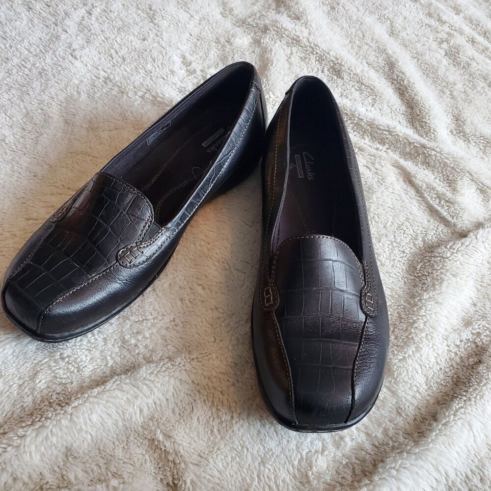 Clarks Faux Alligator Print Black Slip On Flats Loafers Shoes Womens Size 9.5
